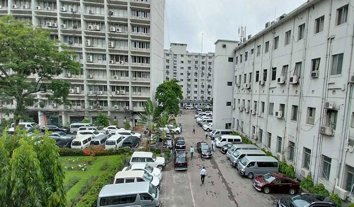 টানা ৯ দিনের ছুটি শেষে খুলেছে অফিস-আদালত