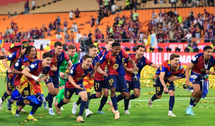 পাঁচ গোলের রোমাঞ্চকর ফাইনালে শেষ হাসি বার্সার