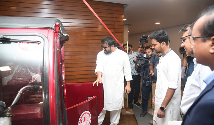 রিকশাচালকরা লাইসেন্স পেলে আর অবৈধ থাকবেন না : স্থানীয় সরকার উপদেষ্টা