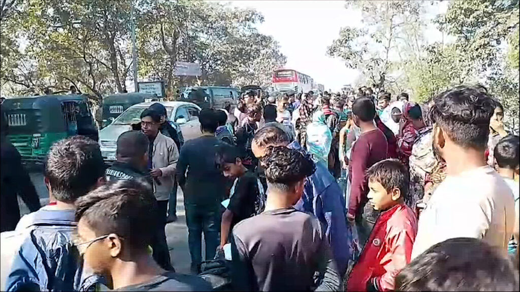 বিজয় দিবসে দুর্ঘটনায় সড়কে ঝরলো ৫ প্রাণ