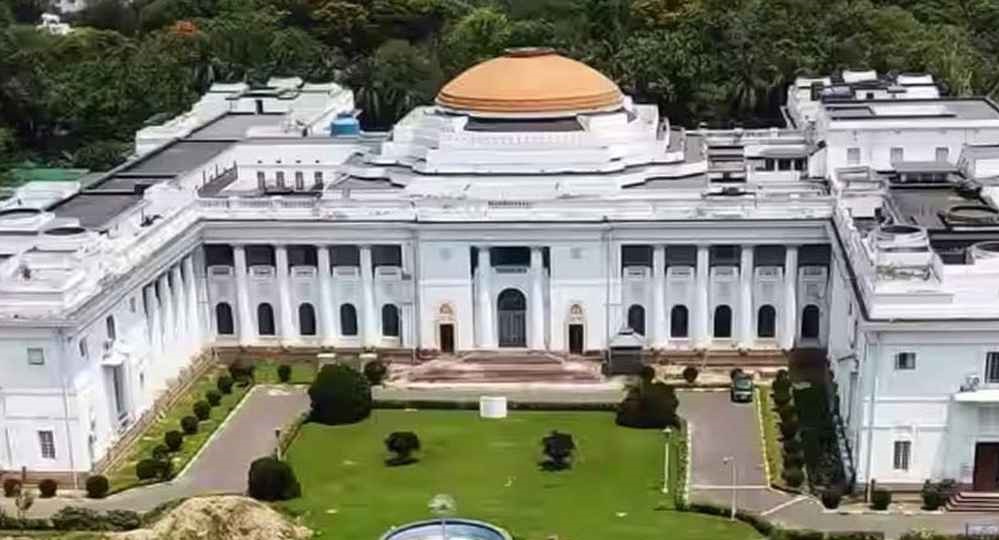 সংসদ থেকে টেনে-হিঁচড়ে বের করে দেওয়া হলো বিজেপি নেতাদের