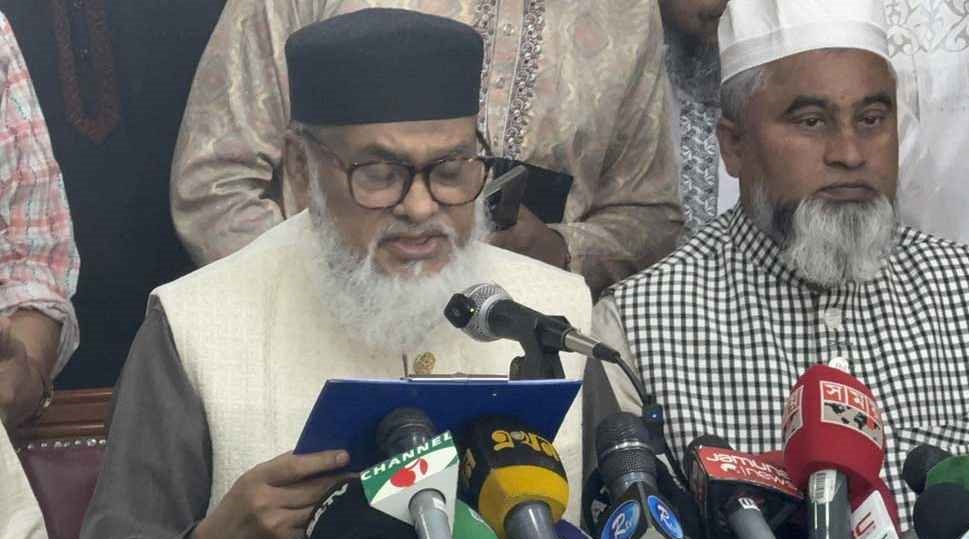 আমরা বিতর্কের ঊর্ধ্বে থাকতে চাই: ধর্ম উপদেষ্টা