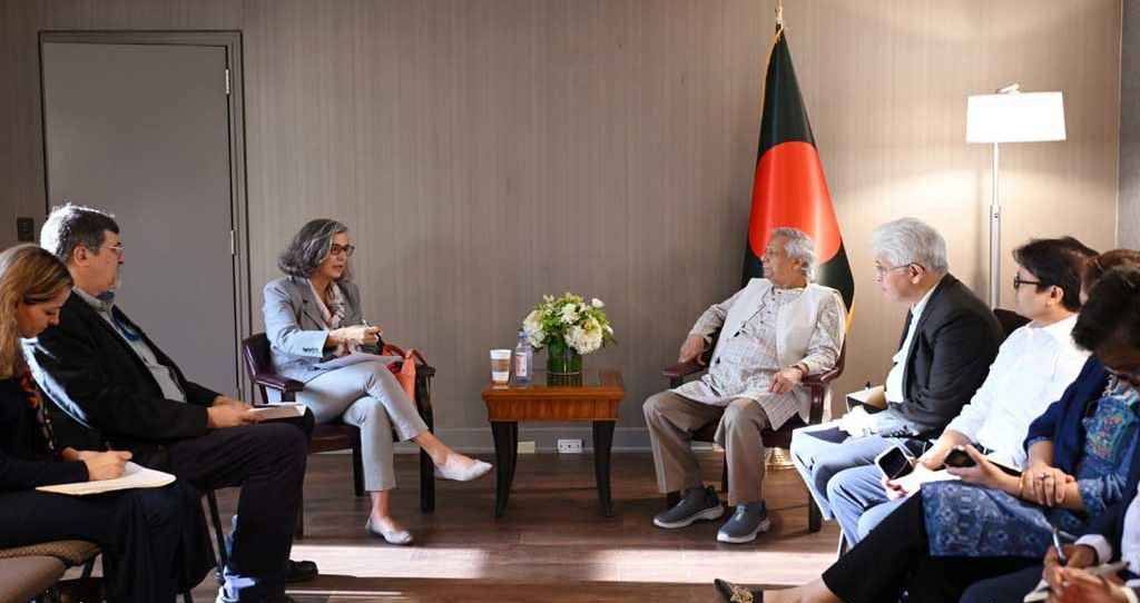 দুর্যোগপ্রবণ এলাকায় জলবায়ু সহনশীল আবাসন চান প্রধান উপদেষ্টা