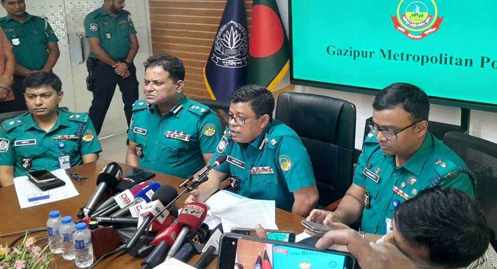 খতিব মুহিবুল্লাহ নিজেই গা ঢাকা দিয়েছেন: পুলিশ