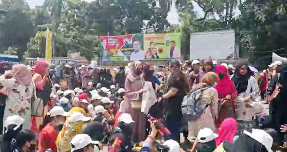 টেকনিক্যাল মোড়ে শিক্ষার্থীদের সড়ক অবরোধ