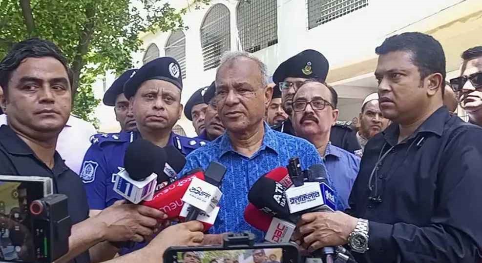 মুন্সীগঞ্জে পুলিশ ক্যাম্পে হামলার ঘটনায় দ্রুত ব্যবস্থা নেওয়া হবে: স্বরাষ্ট্র উপদেষ্টা