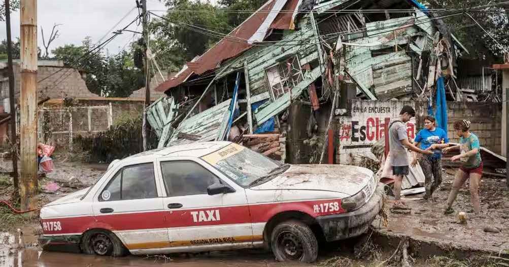 মেক্সিকোতে ঝড় ও ভূমিধসে নিহত ৪৪, নিখোঁজ ২৭