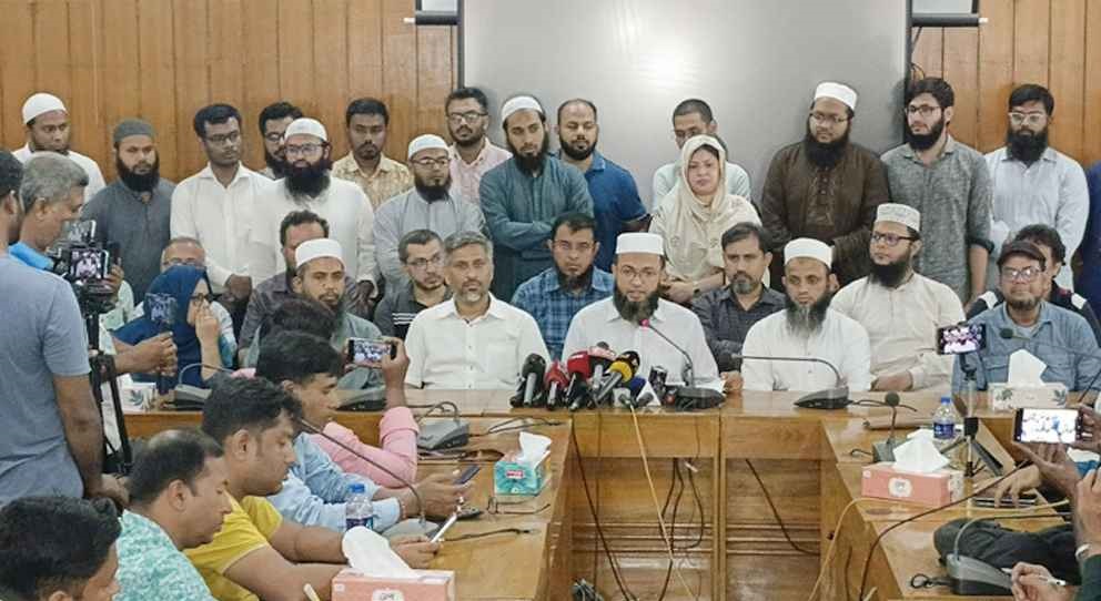 চাপ দিয়ে কুয়েট উপাচার্যকে অপসারণ করলে মানবে না শিক্ষক সমিতি