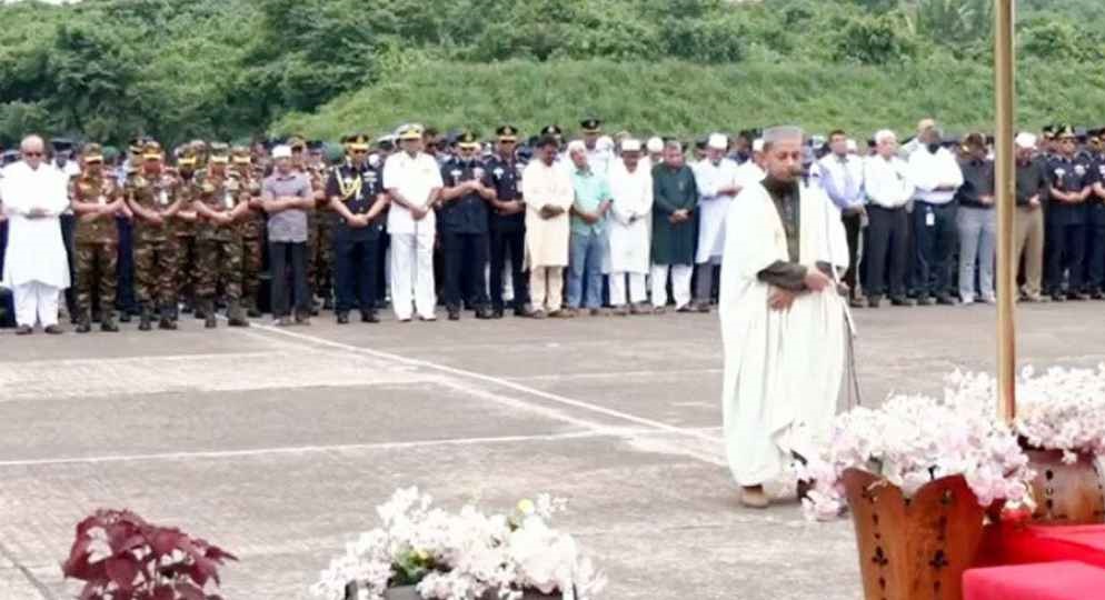 নিহত পাইলট তৌকিরের জানাজা সম্পন্ন