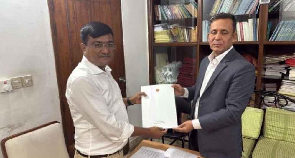 খালেদা জিয়া ও তারেক রহমানকে প্রধান উপদেষ্টার দাওয়াত