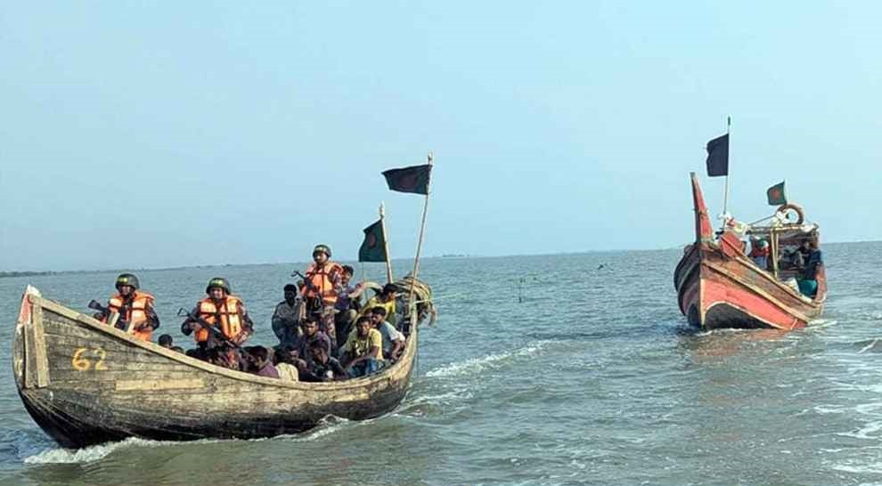 আরাকান আর্মির হাতে জিম্মি ৫৫ জেলেকে ফেরত আনল বিজিবি