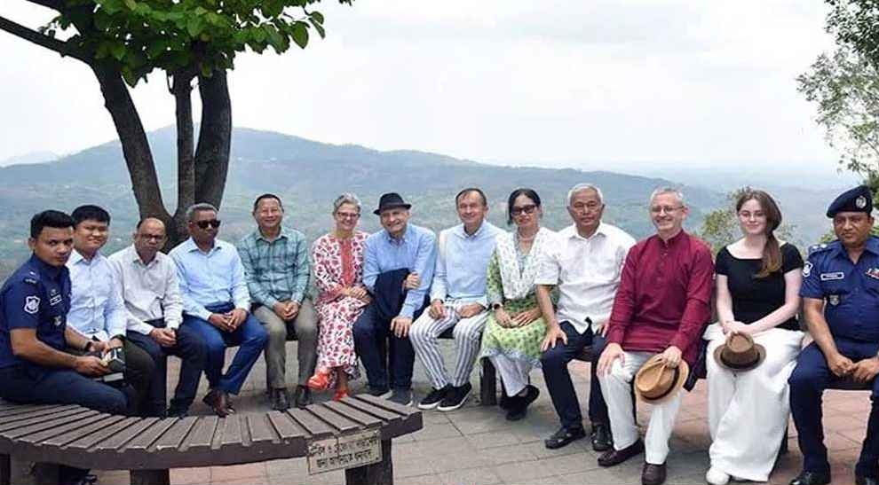 পার্বত্য উপদেষ্টার সঙ্গে ৪ বিদেশি প্রতিনিধির সাক্ষাৎ 