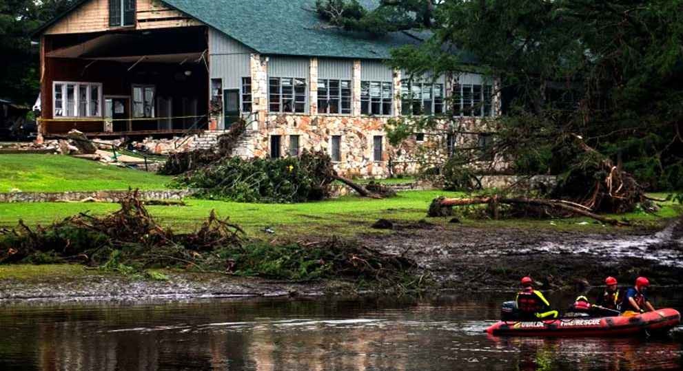 টেক্সাসে বন্যায় দীর্ঘ হচ্ছে লাশের সারি, নিহত বেড়ে ১০৪
