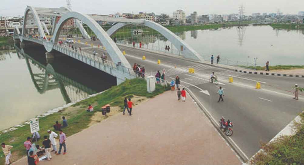 রাত ১১টা পর্যন্ত হাতিরঝিলে যান চলাচল বন্ধ