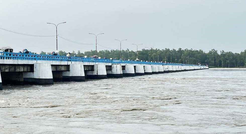 ফুঁসে উঠেছে তিস্তা, ভয়াবহ বিপদের আভাসে খোলা হলো ৪৪ গেইট