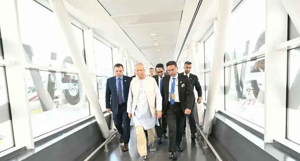 ইতালি পৌঁছেছেন প্রধান উপদেষ্টা