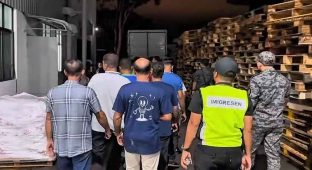 মালয়েশিয়ায় ৪৫ বাংলাদেশি অভিবাসী আটক