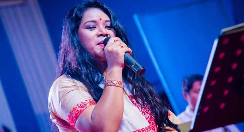 ক্যানসারে আক্রান্ত হয়ে মারা গেলেন জনপ্রিয় গায়িকা