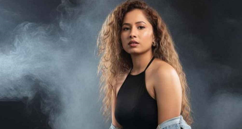 নির্মমভাবে নিজেকে শেষ করলেন গায়িকা নীতু