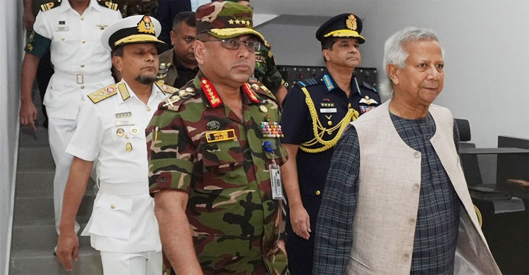 প্রথমবারের মত সেনাসদরে প্রধান উপদেষ্টা ড. ইউনূস