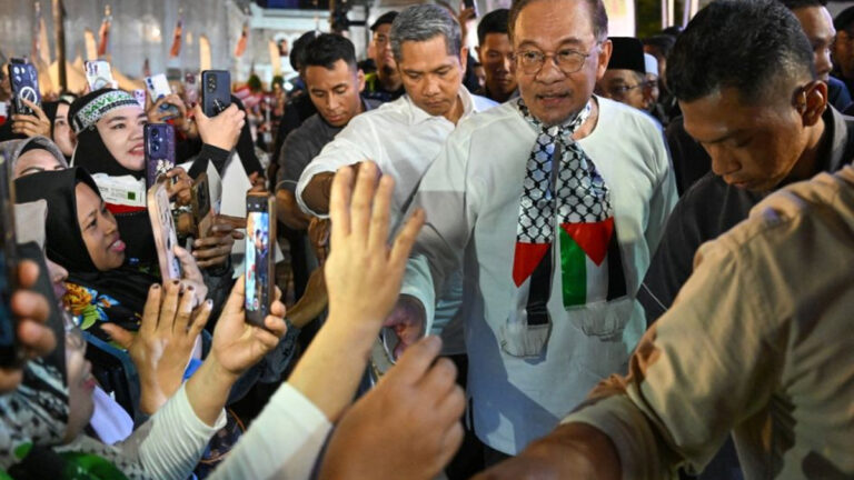 গাজাবাসীর জন্য সাড়ে ২৩ মিলিয়ন ডলার সহায়তার ঘোষণা মালয়েশিয়ার প্রধানমন্ত্রীর