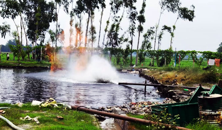 মাদারগঞ্জে গ্যাসের সন্ধান পেল বাপেক্স