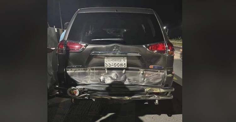 এক্সপ্রেসওয়েতে বড় দুর্ঘটনা থেকে বাঁচলেন গোপালগঞ্জের ডিসি