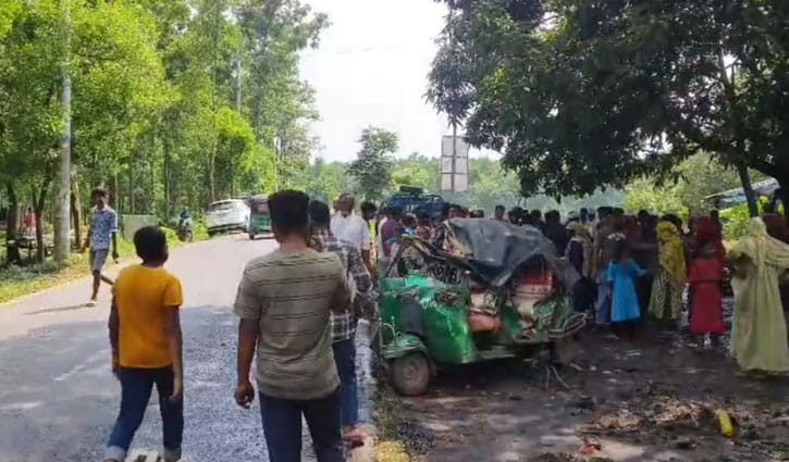 গাজীপুরে অটোরিকশায় কাভার্ডভ্যানের ধাক্কা, নিহত ৪