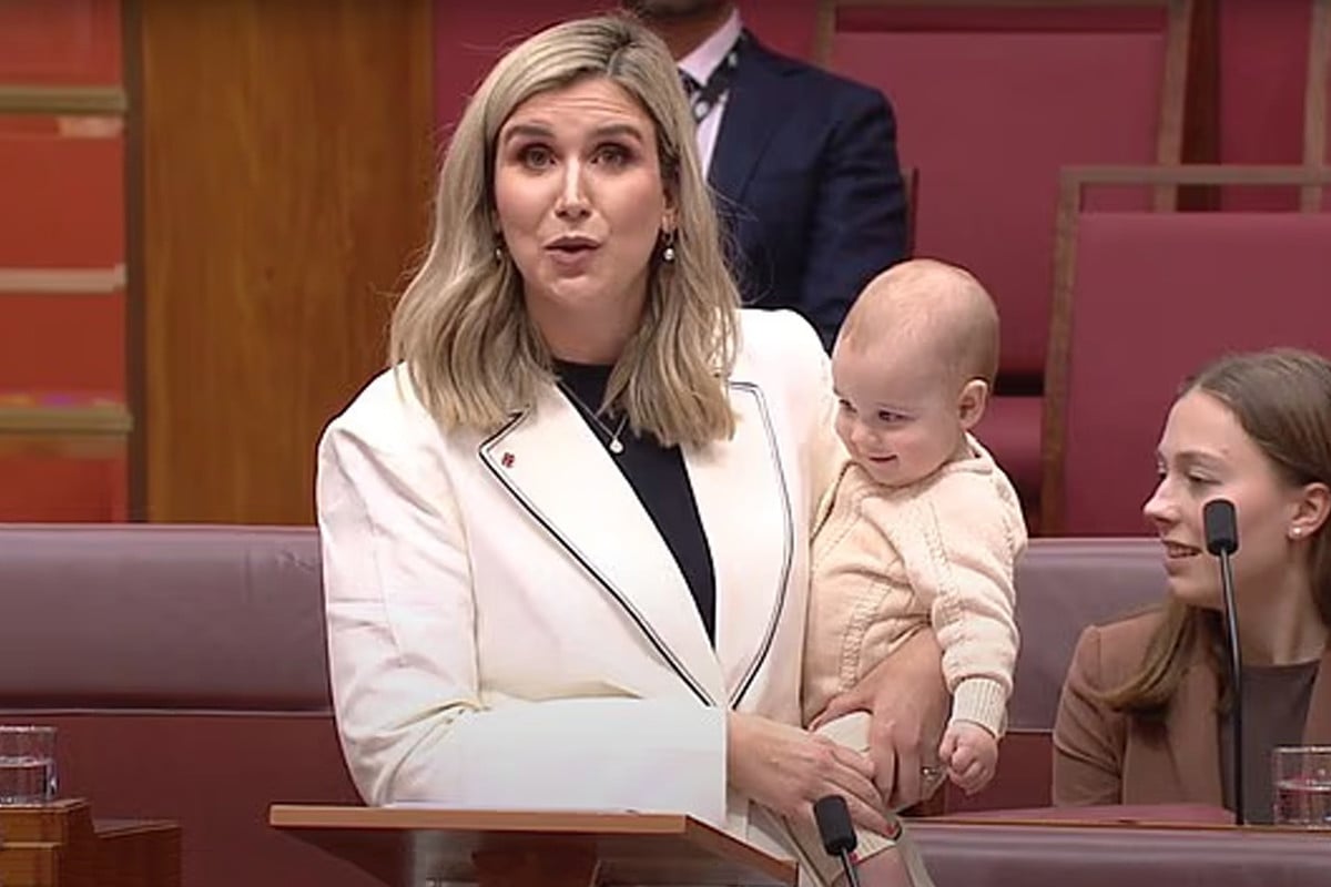 সন্তান কোলে নিয়েই পার্লামেন্টে প্রথম ভাষণ অস্ট্রেলিয়ার নারী এমপির