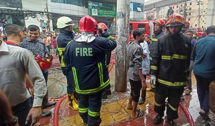 কারওয়ান বাজারে হোটেলে লাগা আগুন নিয়ন্ত্রণে