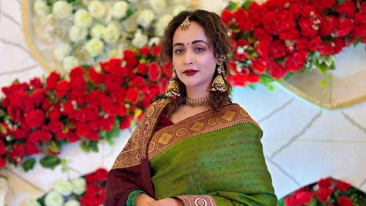 ভক্তদের কাছে ক্ষমা চাইলেন অহনা রহমান