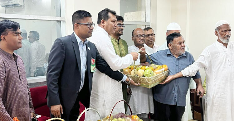 যুদ্ধাহত ও শহীদ মুক্তিযোদ্ধা পরিবারে ফল-মিষ্টি পাঠালেন প্রধানমন্ত্রী