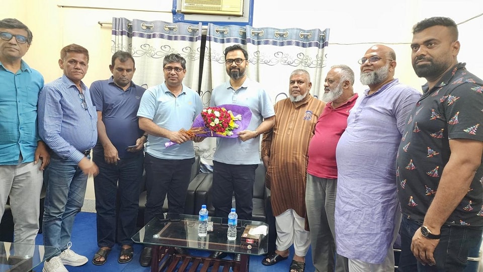 বগুড়ায় গণঅভ্যুত্থানে আহতদের পাশে আমিনুল হক