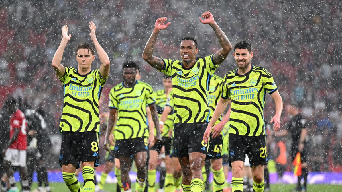 ম্যান ইউনাইটেডকে হারিয়ে শীর্ষে আর্সেনাল