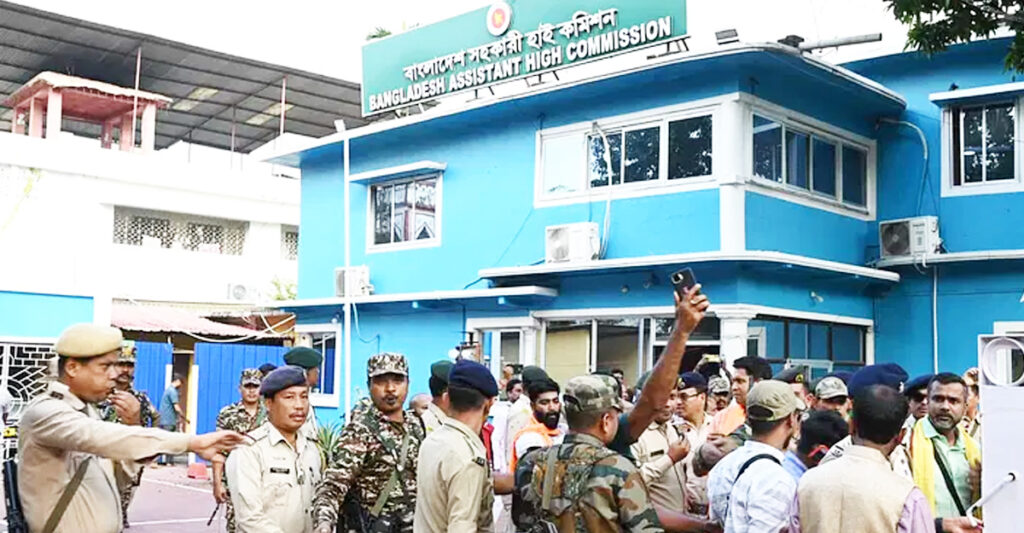 আগরতলায় সহকারী হাইকমিশনে ‘পরিকল্পিত’ হামলায় ঢাকার ক্ষুব্ধ প্রতিক্রিয়া