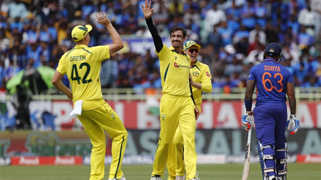 ভারতকে গুঁড়িয়ে সমতায় ফিরল অস্ট্রেলিয়া