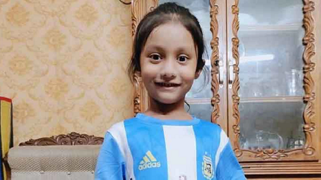 এবার আয়াতের বাবাকে কেটে ছয় টুকরা করার হুমকি