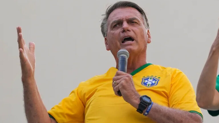 ব্রাজিলের সাবেক প্রেসিডেন্টকে গৃহবন্দী করার নির্দেশ সুপ্রিম কোর্টের