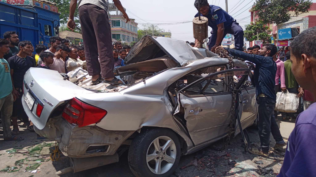 বগুড়ায় বাস ও প্রাইভেটকারের মুখোমুখি সংঘর্ষে নিহত ৩