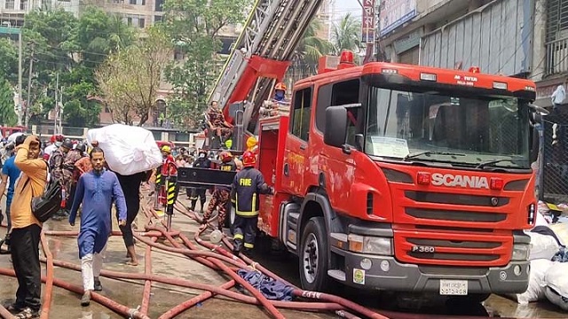 অবশেষে পুরোপুরি নিভল বঙ্গবাজারের আগুন