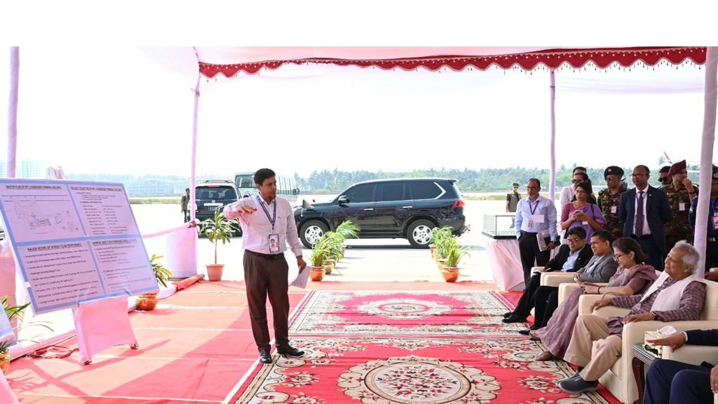 কক্সবাজারে আন্তর্জাতিক বিমানবন্দরের নির্মাণকাজ পরিদর্শন প্রধান উপদেষ্টার