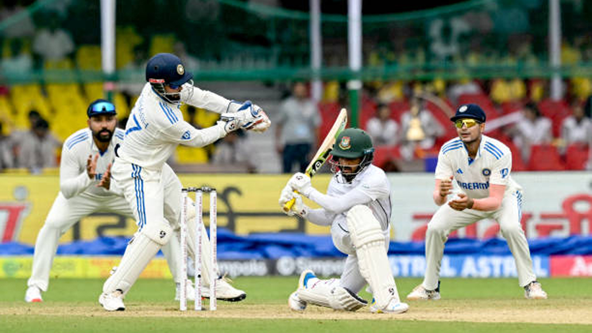 তিন উইকেটে শতরান পেরোতেই বৃষ্টির চক্করে টাইগাররা