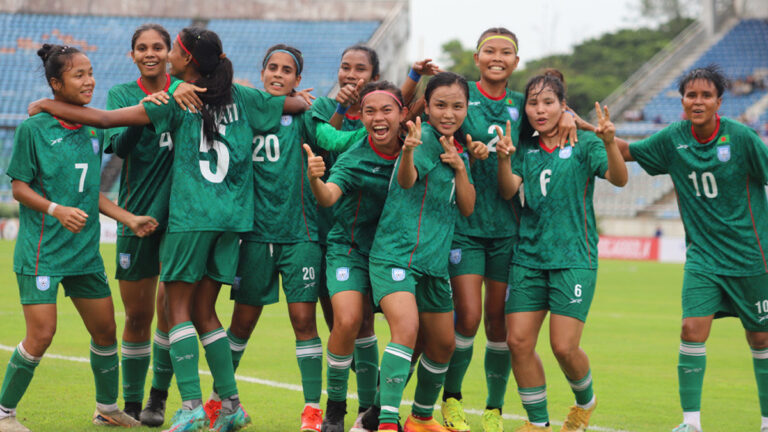 ঋতুপর্ণার জোড়া গোলে মিয়ানমারকে হারিয়ে এশিয়া কাপে এক পা মেয়েদের