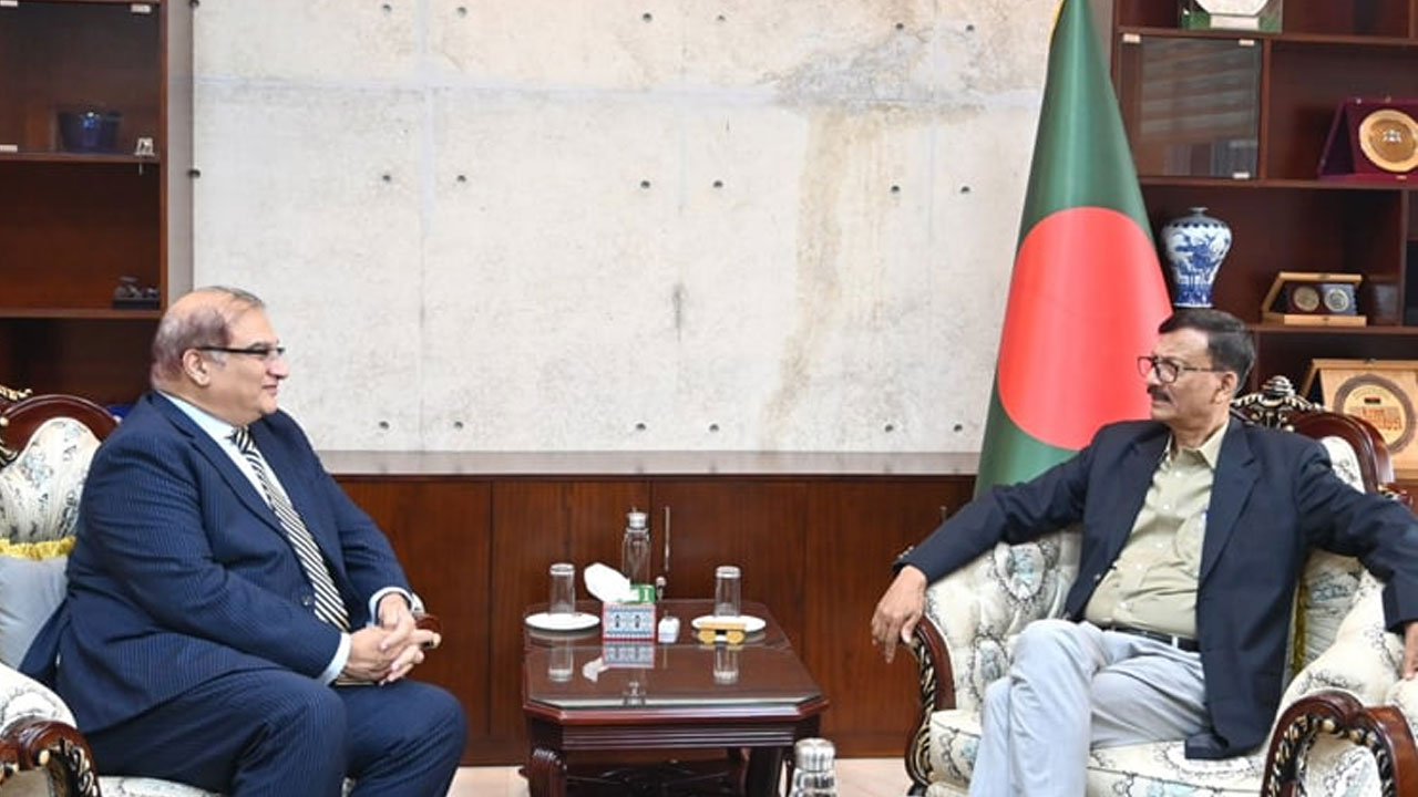 পররাষ্ট্র উপদেষ্টার সঙ্গে পাকিস্তানের হাইকমিশনারের প্রথম সাক্ষাৎ