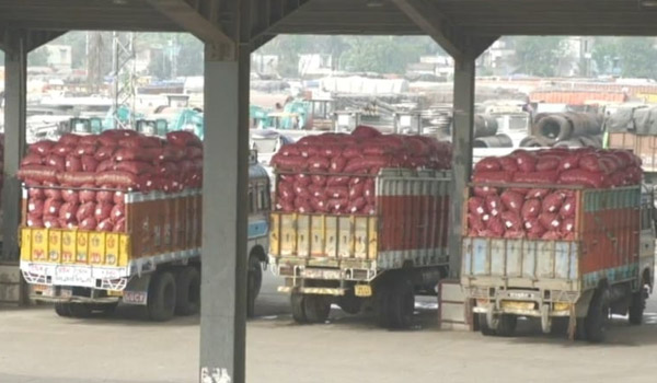 ভারত থেকে এলো ১ হাজার টন আলু