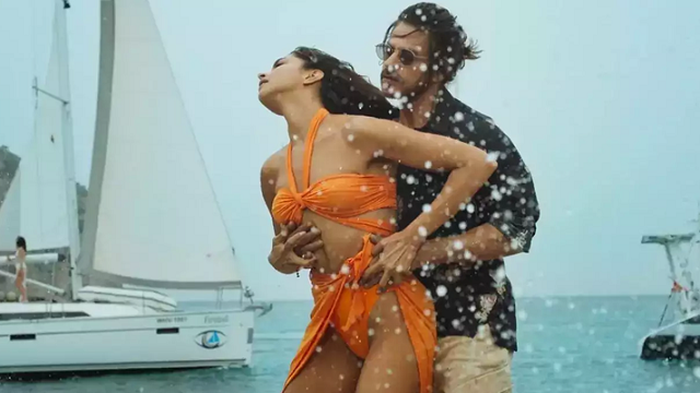 ‘বদলে যাবে’ দীপিকার বিকিনি