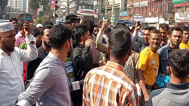 নাইটেঙ্গেল মোড়ে বিএনপি নেতাকর্মীদের বিক্ষোভ