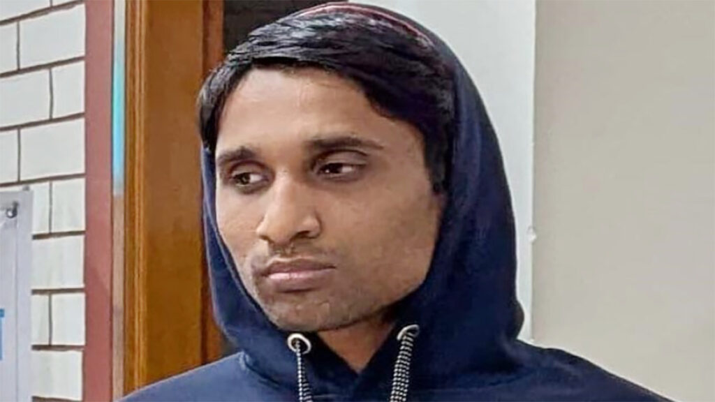 বোয়ালমারীতে গণকবরে শ্রদ্ধা জানিয়ে যুবলীগ কর্মী গ্রেফতার