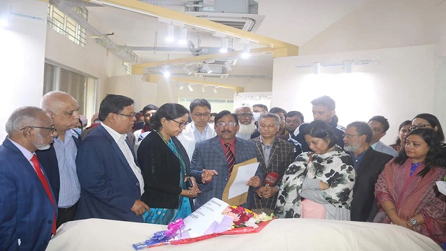 বিএসএমএমইউ’র কাছে স্থপতি মোবাশ্বের হোসেনের মরণোত্তর দেহ হস্তান্তর