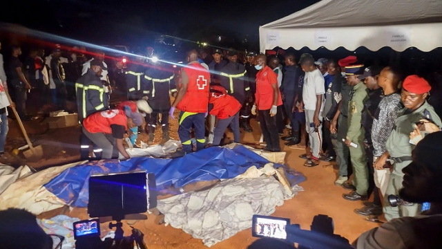 অন্ত্যেষ্টিক্রিয়ার অনুষ্ঠানে ভূমিধস, নিহত ১৪